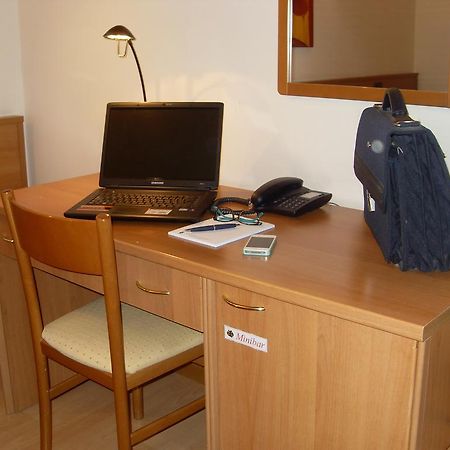 Hotel Tirrenus Perugia Luaran gambar