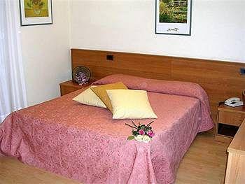 Hotel Tirrenus Perugia Luaran gambar