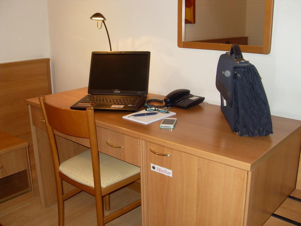 Hotel Tirrenus Perugia Luaran gambar