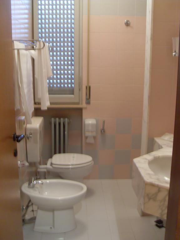 Hotel Tirrenus Perugia Luaran gambar